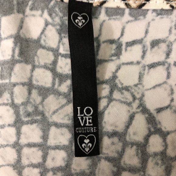 LOVE COUTURE DOLMAN SLEEVE SCOOP NECK SIZE MED - Picture 6 of 7